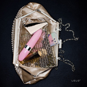 LELO-Mia2-petal-pink-lipstick-vibrator