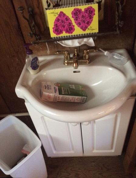 2ECD369500000578-3333658-This_photo_shows_an_enema_kit_that_was_left_in_one_of_the_bathro-a-3_1448483647604